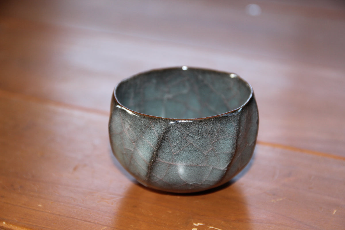 Celadon guinomi No03 – 居住まい-izumai-